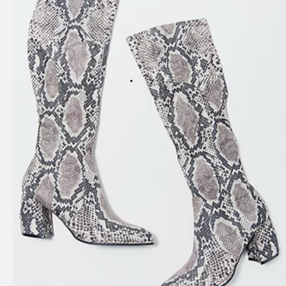 *SOLD* Marc Fisher Lella Tall Shaft Boots Fabric Gray Black Snake 9.5 W NIB